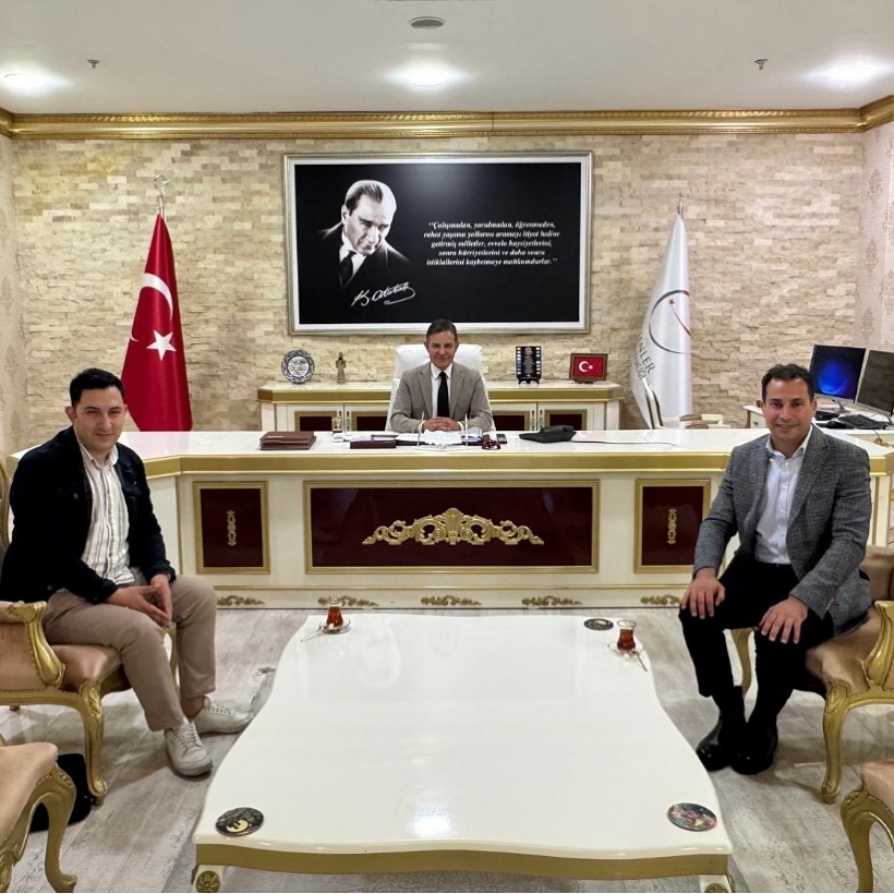 Akbank Esenler Şubesi Kaymakam ÖZÇAKICI’yı Ziyaret Etti.